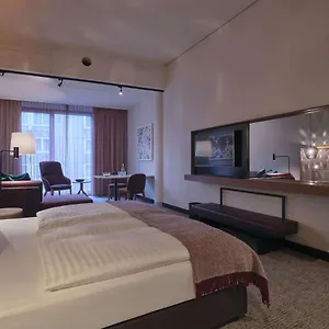 Otel Adina